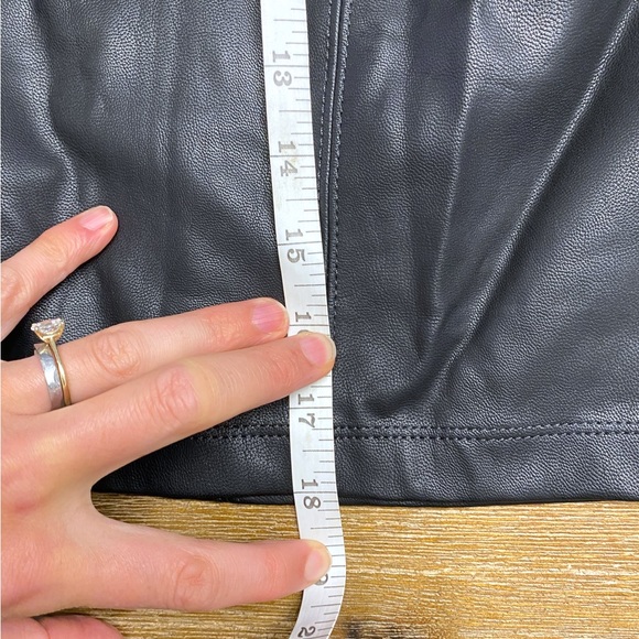 Vegan leather skirt - Picture 10 of 11
